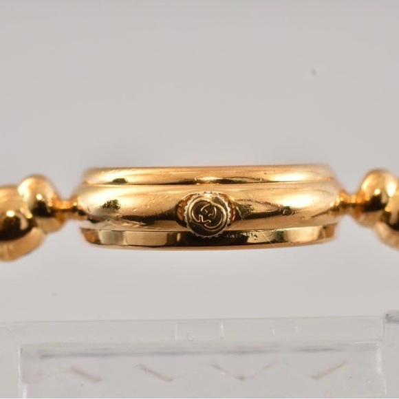 Gucci Women's Gold Watch with Mother of Pearl Dial - Picture 7 of 8